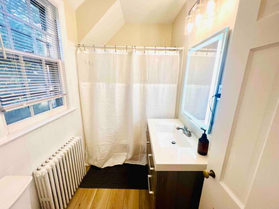 Dc'S Best Location 4 Bed With Parking Walk To Metro And Nightlife Bethesda Row Chevy Chase Exterior photo